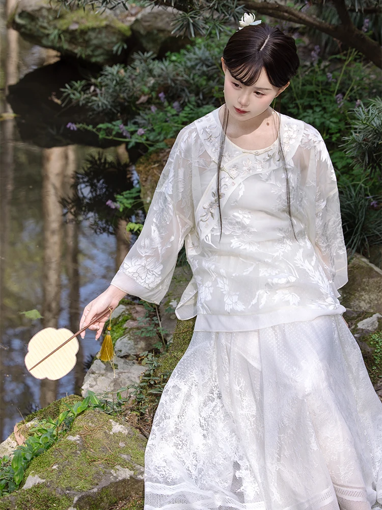 

Chuan Dai iguang Flowing Spring Moon Silk Burn Flower round Ne Transparent Lace f Skirt White Moonlight National Sle...