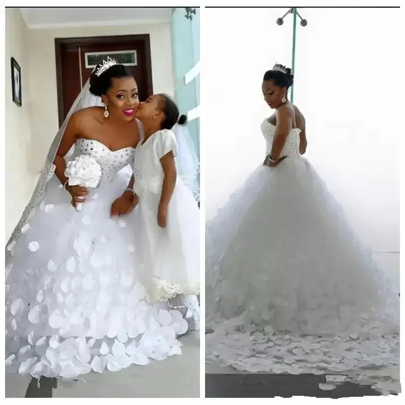 Customized Luxury Sweetheart Full Pearls Crystals Ballgown Wedding Dresses Chapel Train Butterflies Skirt Puffy Bridal Gowns