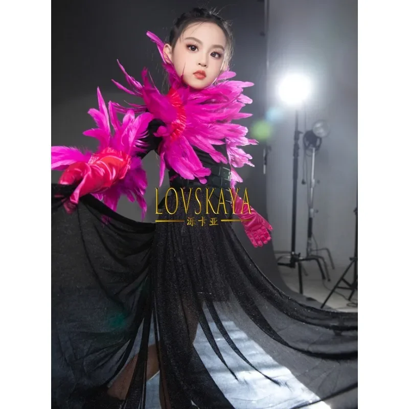 Creative and trendy children model competition exaggerated personality girl dopamine runway model show performance