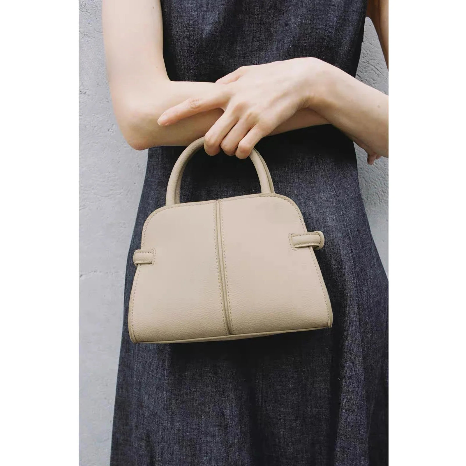 

Ladies Flip-Cover City Casual Crossbody Bag Suitable for Daily And Commuting Use Handbag