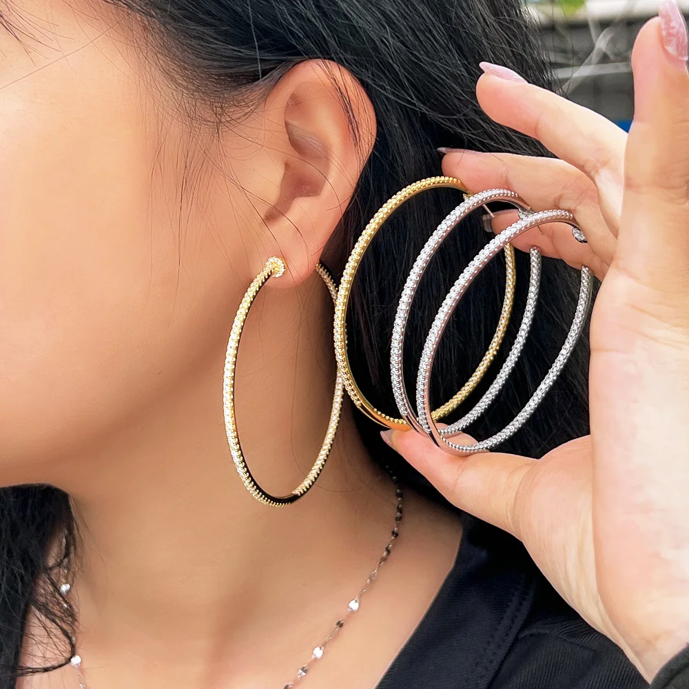 CWWZircons Übergroße Glänzende Luxuriöse Zirkon-Besetzte Riesige Statement-Rundohrringe für Damen, Vergoldeter Schmuck Großhandel E0992 – Detail 2