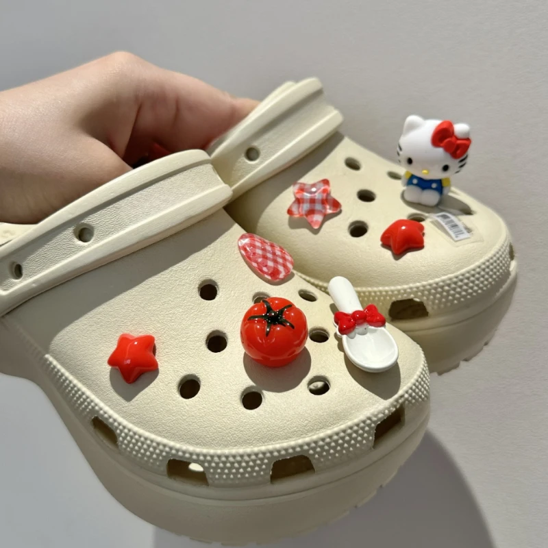 MINISO الحلو وبارد مرحبا كيتي مجموعة DIY بها بنفسك الأحذية السحر الطماطم الأحمر إكسسوارات الحديقة مشبك صالح قباقيب الصنادل تزيين هدايا الحفلات #2