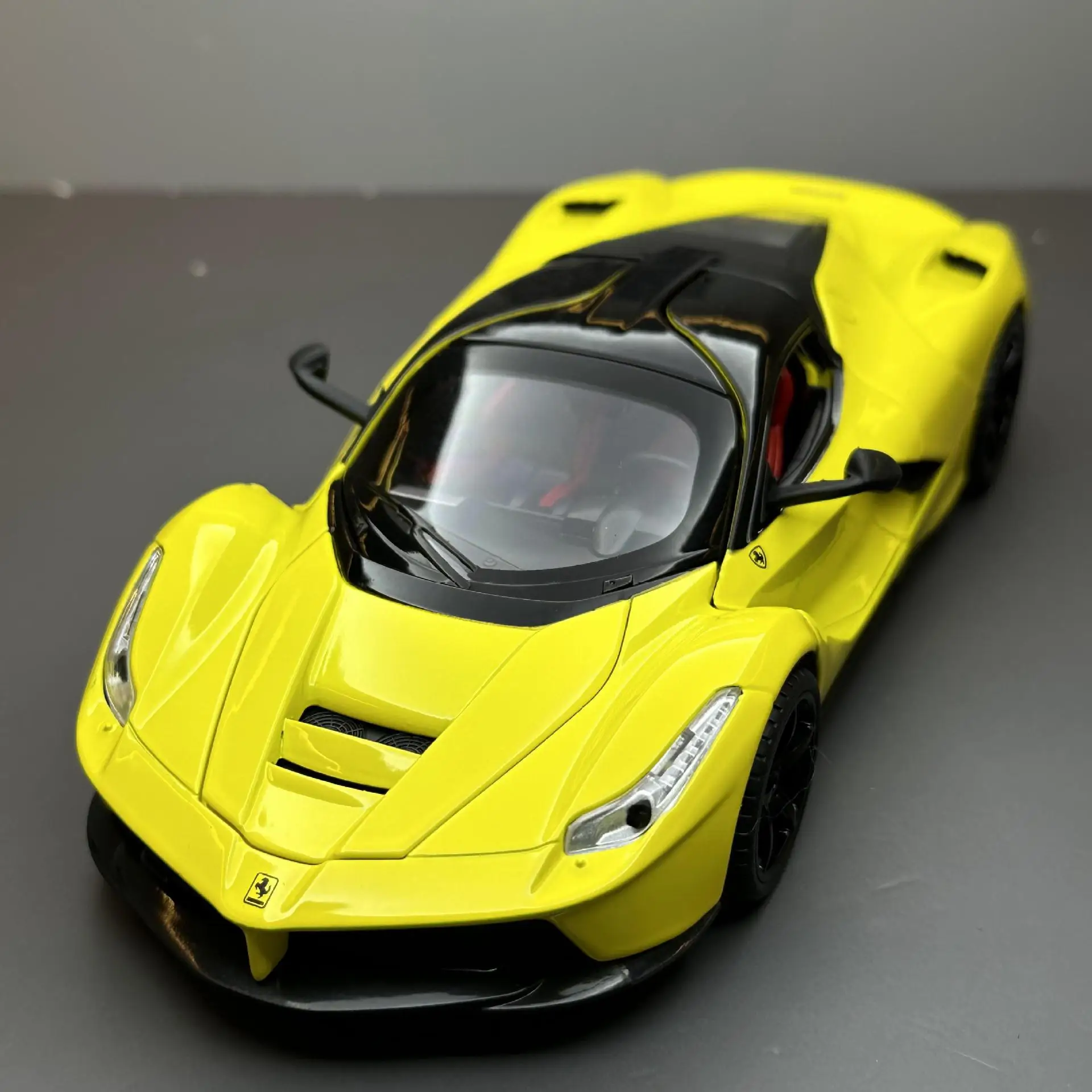 รถสปอร์ตรถของเล่นโลหะเฟอร์รารี่ Laferrari 1:22รถเก็บรวบรวมโมเดลรถยนต์รถของเล่นสำหรับ E181เด็ก