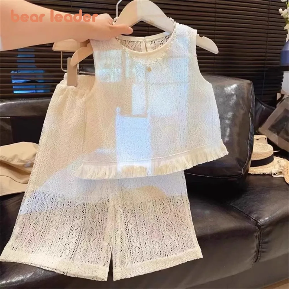 Летний новый белый кружевной полый комплект для девочек Bear Leader, футболка без рукавов с кисточками, топ + широкие брюки, детская одежда с круглым вырезом