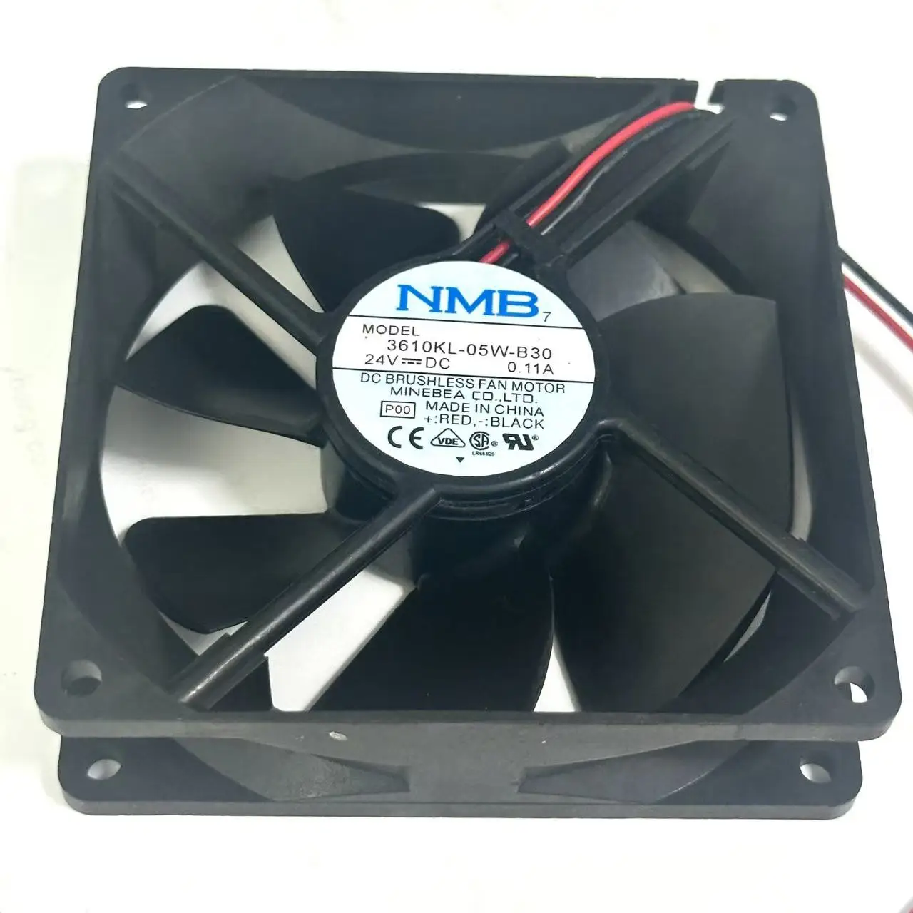 

NMB-MAT 3610KL-05W-B30 P00 DC 24V 0.11A 92x92x25mm 2-Wire Server Cooling Fan