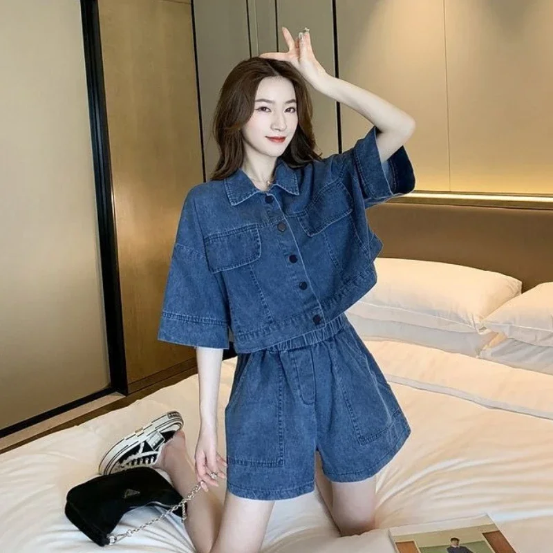 Set corti estivi stile coreano per donna 2 pezzi Denim blu con giacca Outfit Novità Kit leggero Tendenze Pantaloncini donna alla moda