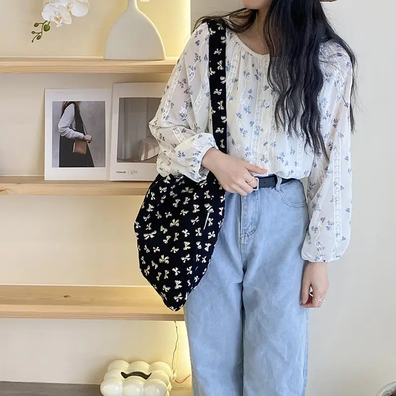 bolsa-tote-floral-de-ande-capacidade-para-mulheres-bolsa-de-ombro-Unica-estilo-trendy-2025-bolsa-ia-com-laco-de-borbo
