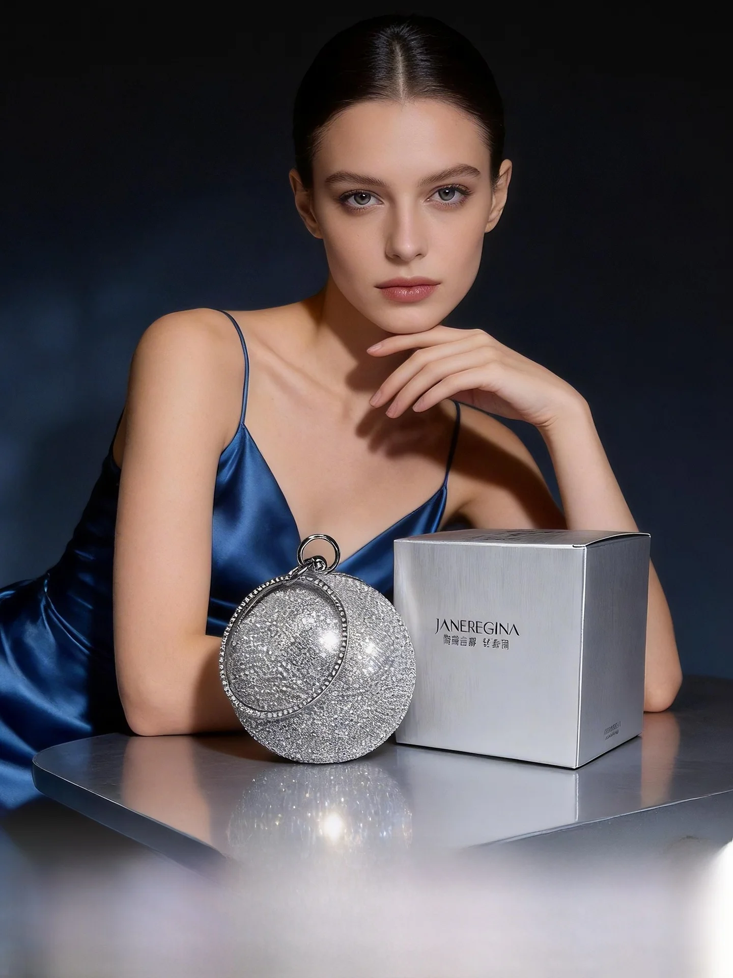 Fashion Show Style Silver Diamond Ball Shaped Handbag Women's Small round Ring Clutch Bag Metal Texture Evening Bag