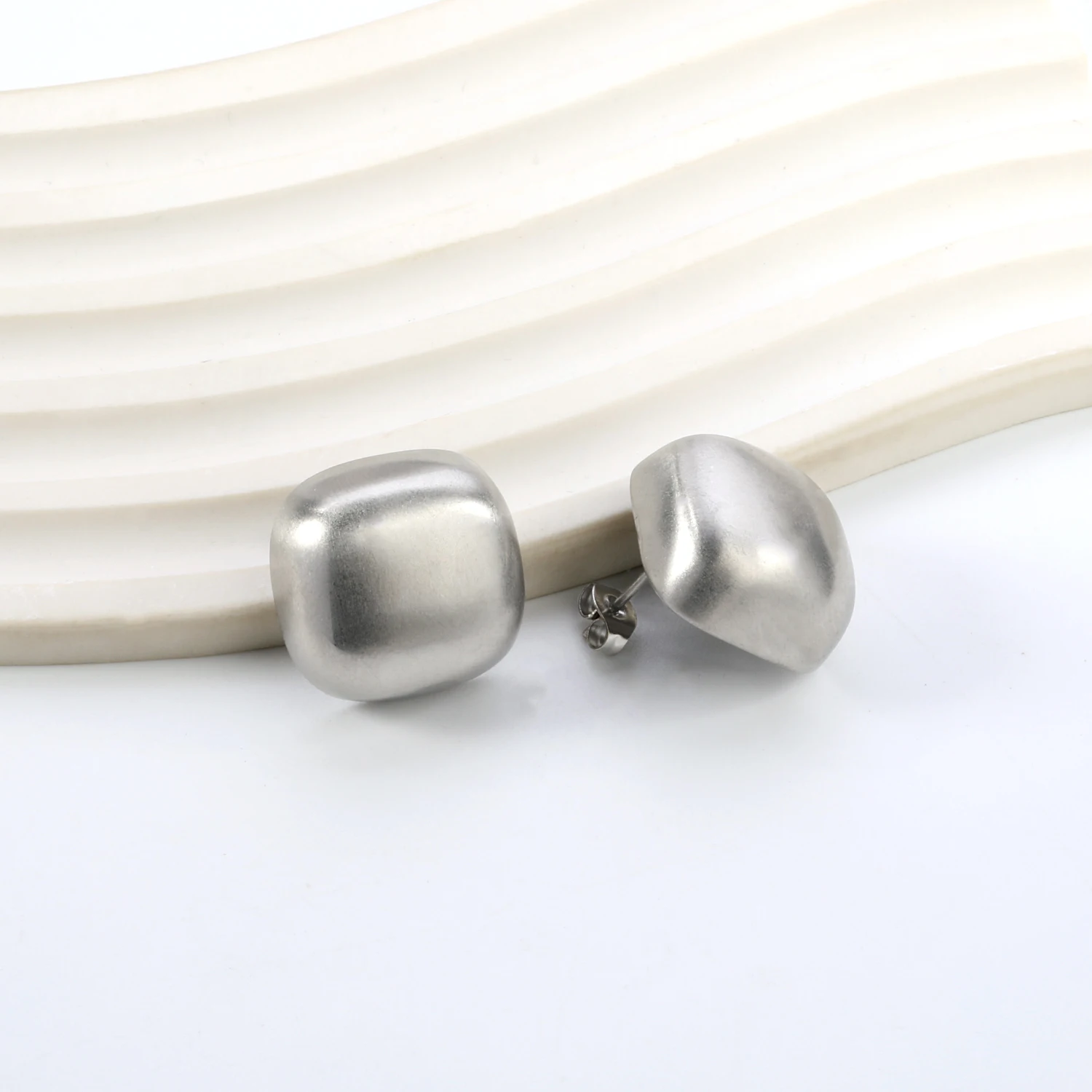 Fashionable Geometric Square Titanium Steel Niche Stud Earrings, Personalized High-end Feeling Earrings, Stylish Girls' Jewelry