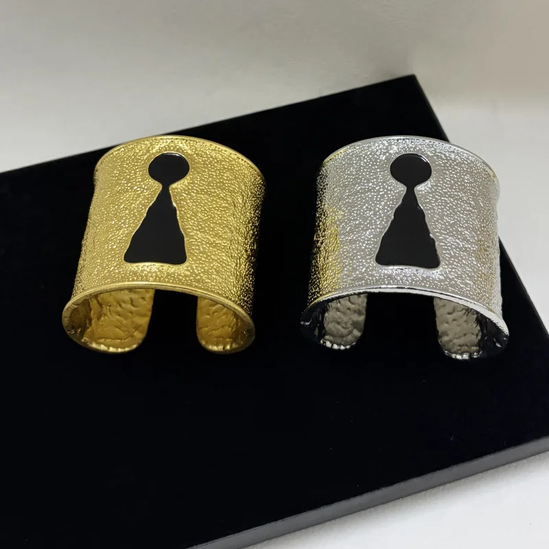 Hammered Wide Open Cuff Bracelet Keyhole Cut‑Out Enamel Bangle Gold Silver Tone Retro Geometric Statement Wrist Jewelry For Wome