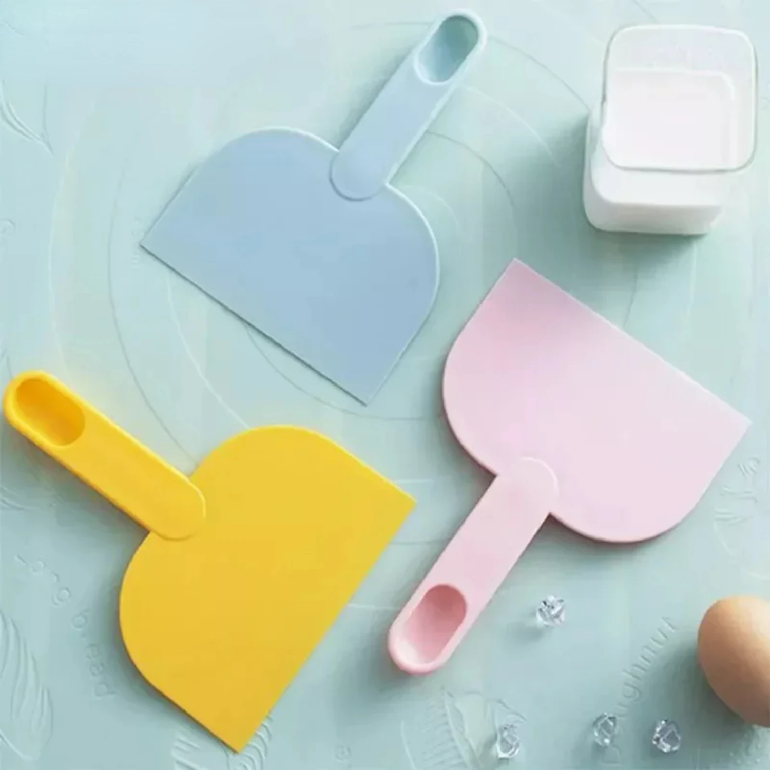 Baking Tools Dough Cutter Multifunctional Pastry Bread Scoop  Plastic Noodle   Cream Scraper Spatula