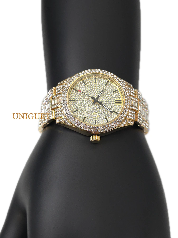 メンズゴールドクォーツ時計ダイヤモンド付き高級デザインヒップホップファッション腕時計男性用カレンダー発光針腕時計新しいギフト