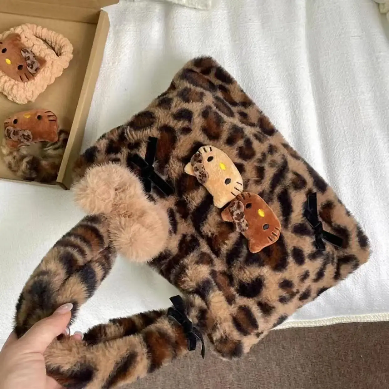 

Spicy girl leopard print kt handbag original cute kt hand-held outdoor bag retro plush y2k commuting bag