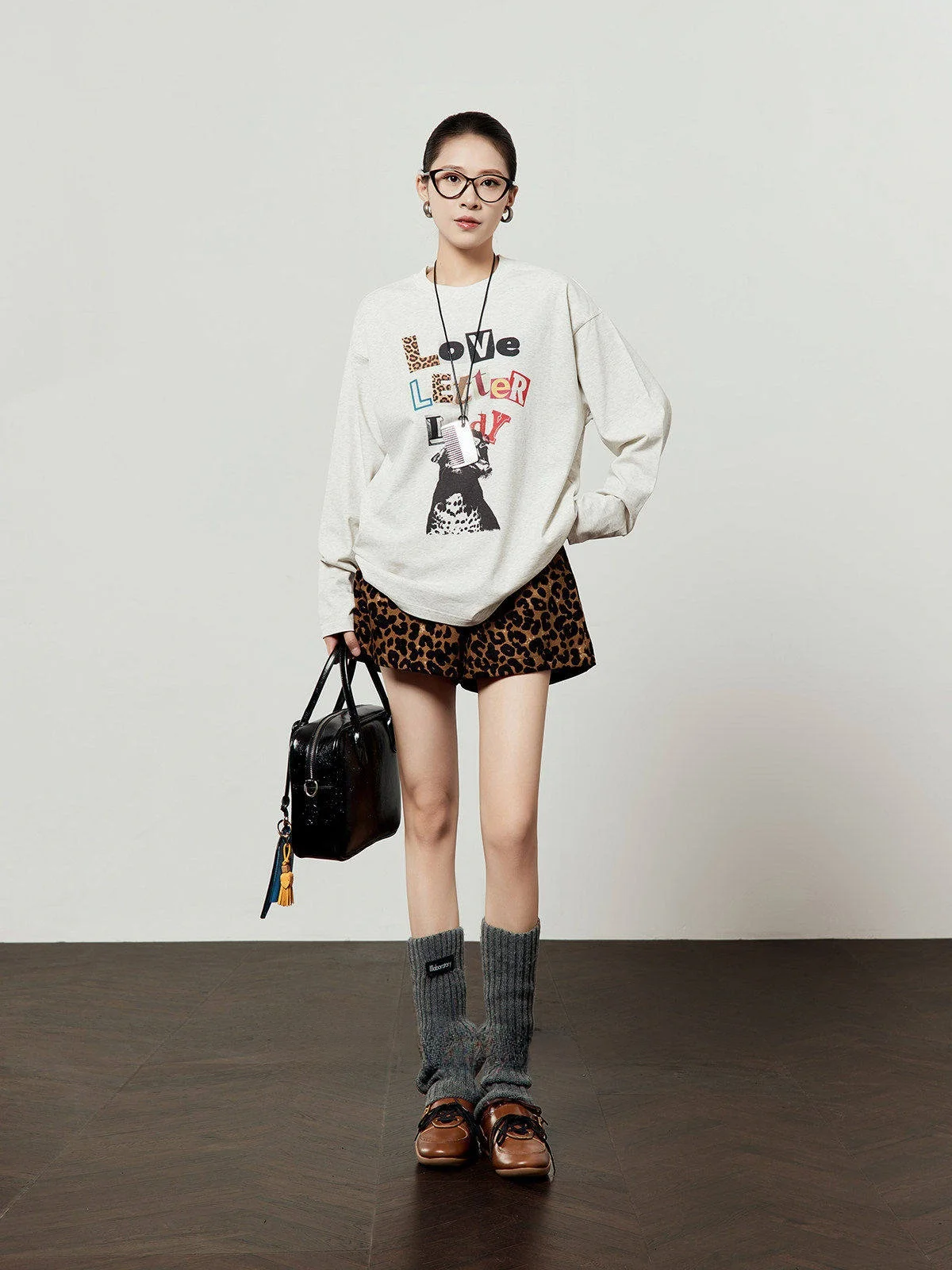 

Женская футболка с длинным рукавом и цветочным принтом, новая весенняя коллекция, с леопардовым принтом, серия Gold, повседневная, свободного кроя, дышащая, топ