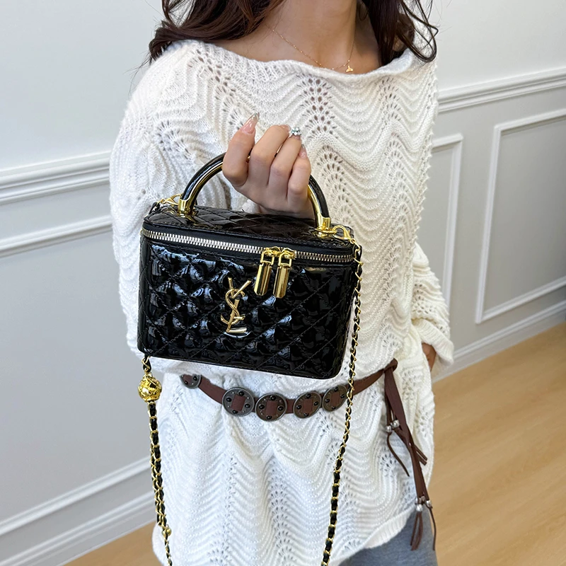 حقيبة كتف أنيقة للسيدات مصنوعة من الجلد عالي الجودة وكلاسيكية مشهورة من العلامة التجارية الفاخرة ذات المظهر الأنيق