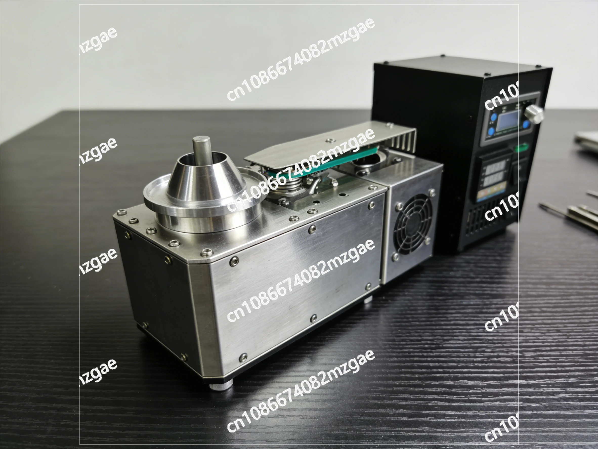 

Настольный селективный сварочный аппарат волнового пика с печом для распыления олова, струйной олова и системой микроволнового пика