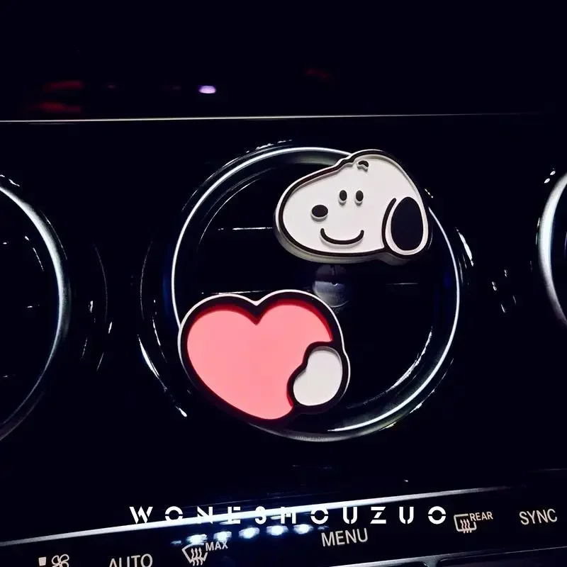 Snoopy-Colgante de Perfume para coche, ambientador de fragancia para mujer, botella difusora de Perfume de vidrio vacío de dibujos animados, decoración de aromaterapia