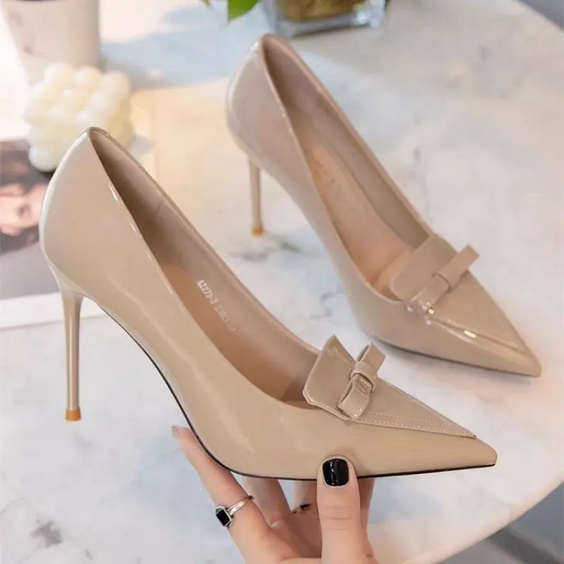 

2024 New Belt Buckle Pumps Women Patent Leather Stiletto Gladiator Party Shoes Sexy Pointed Toe Walk Show High Heels Shoes Woman