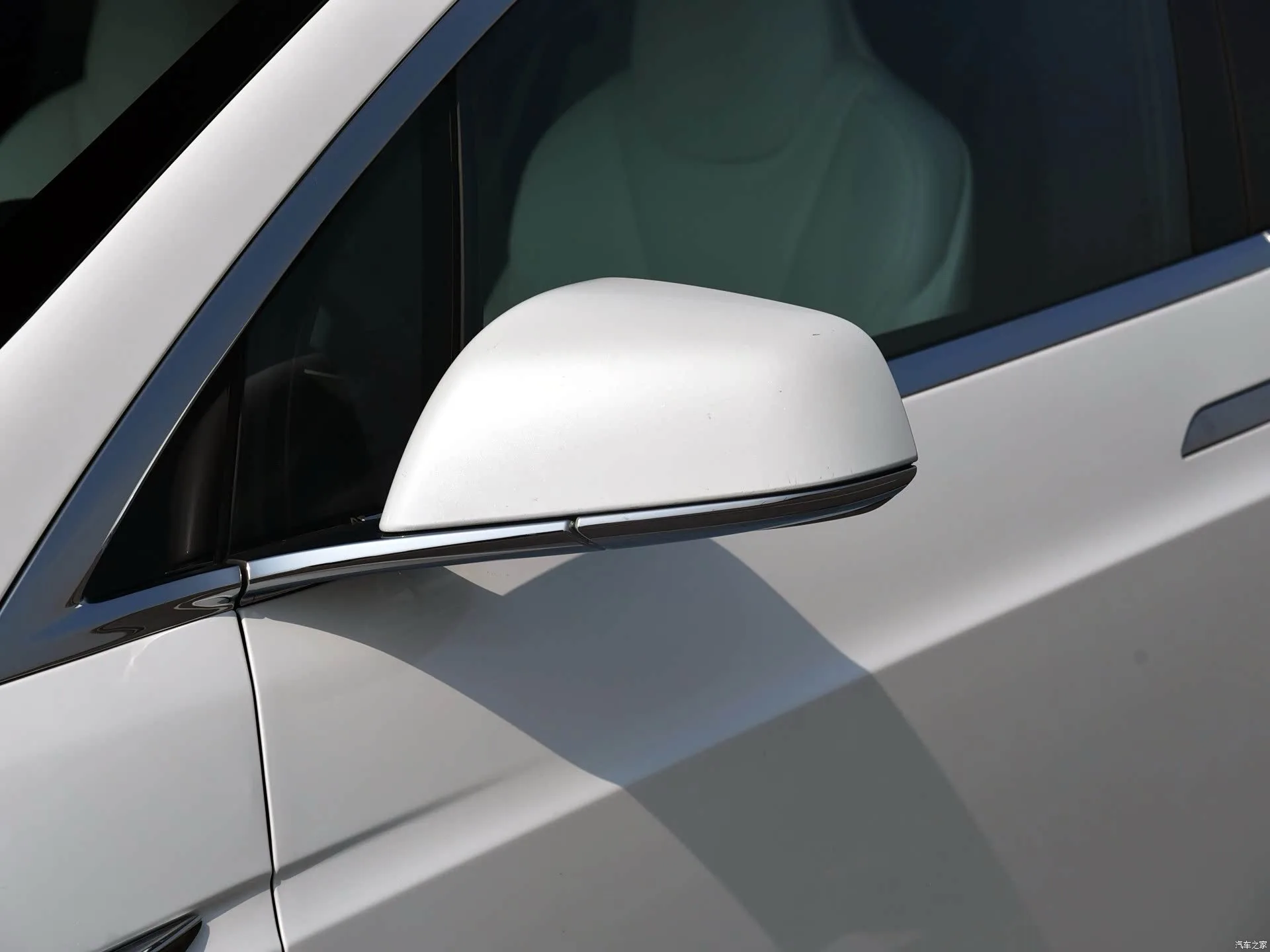 Suitable For Tesla 16-21 Model X Rearview Mirror Electroplated Bottom Case 2177.3005 2177.3006