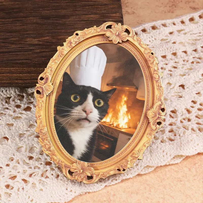 1 piece retro style oval shape, mini photo frame shape refrigerator magnet, small creative frame refrigerator magnet, classical decorative paintings, creative gifts. Fun home decoration props, wonderful holiday gifts. Printed with a funny cow cat chef