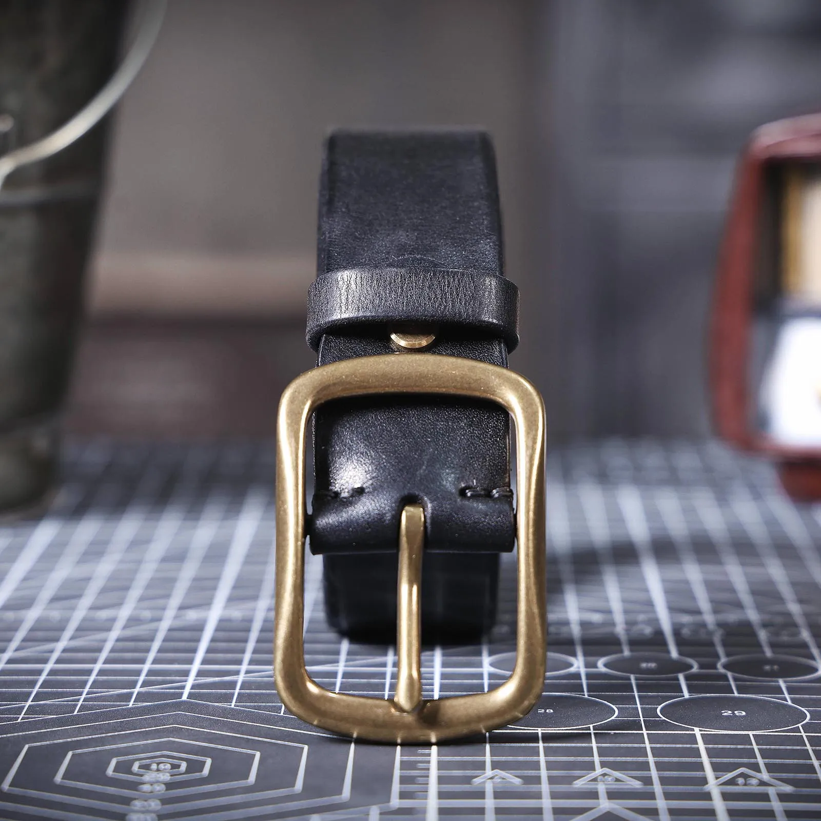 Vintage Echtleder-Herrengürtel mit Massiver Messingschnalle, Lässiger Dornschließen-Gürtel mit Geschenkbox, Verstärktes Italienisches Rindsleder – Detail 27