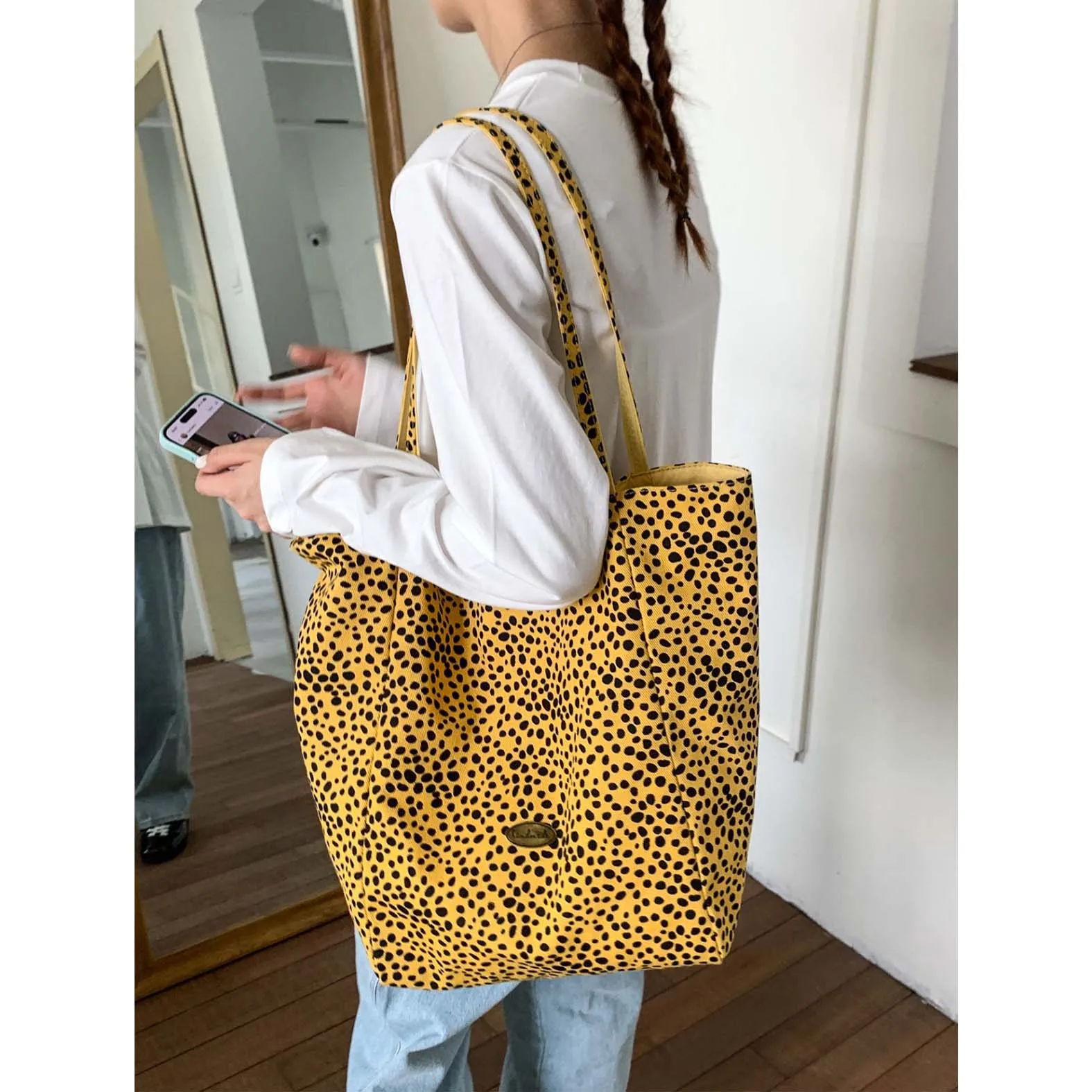 

Large capacity bag for women's 2025 new spring/summer fashion leopard print canvas bag, versatile shoulder bag, casual tote bag