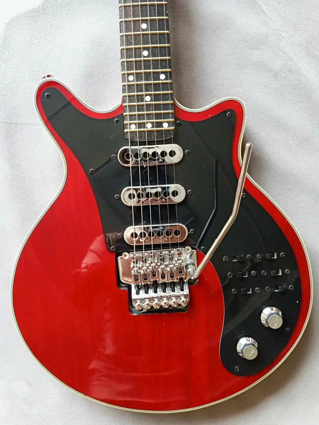 Signed By Brian May,cherry Red 6-string Electric Guitar,24 Frets 3 Burns Tri-Sonic Pickups Double Locking Tremolo System Bridge