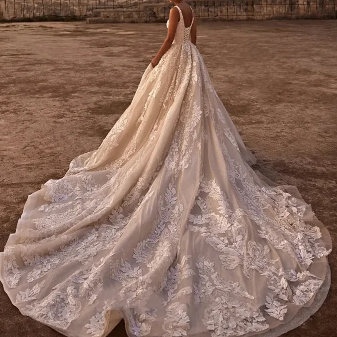 Luxury Sparkling V-neck Wedding Dress Palace Train Robe Princess Wedding Dress A-line Lace Decal Wedding Dress Customized