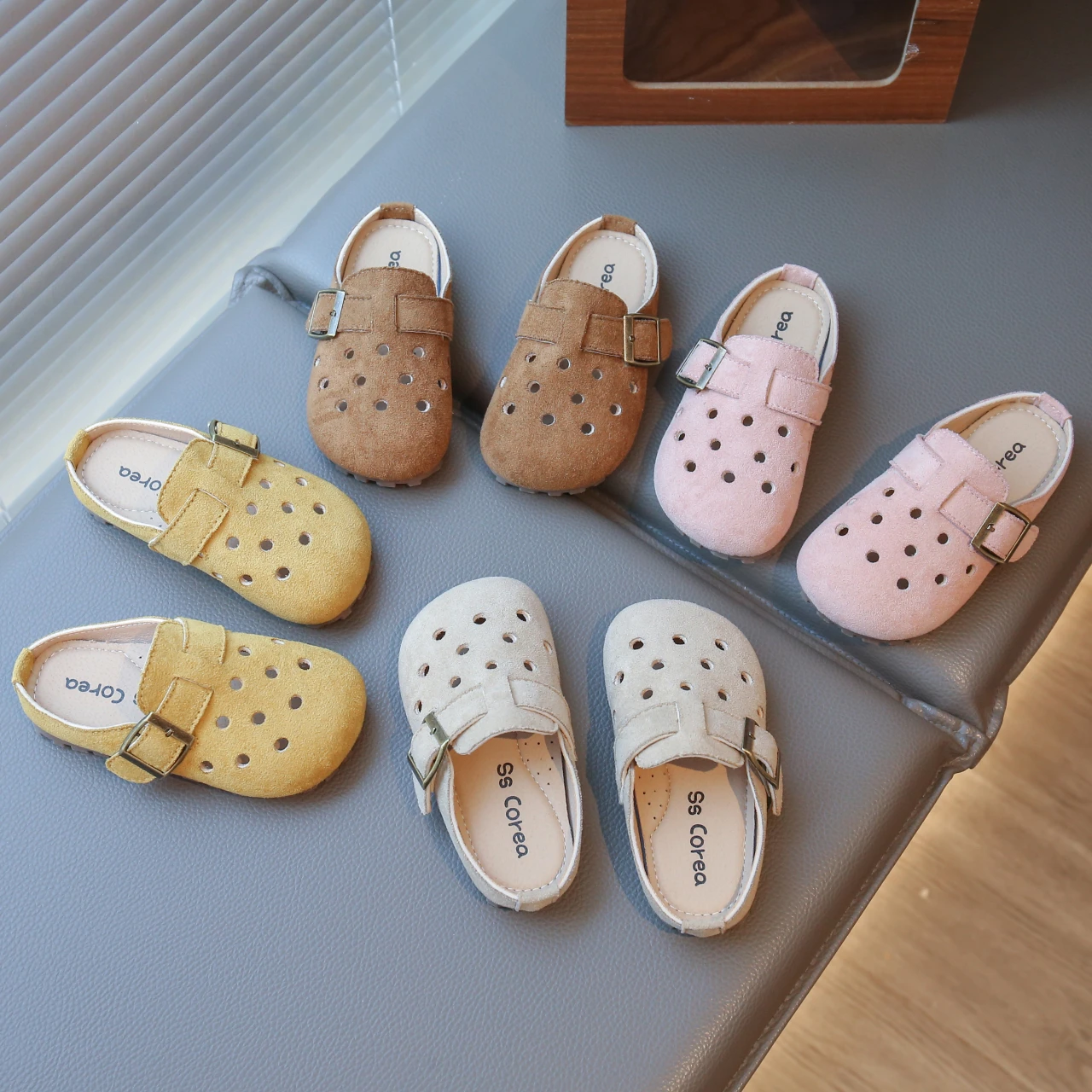 

2025 New Girl Boy Slip-on Flat Bottom Closed-toe Open-heel Slippers Children Summer Outwear Round Head Hole Slippers Lazy Shoes