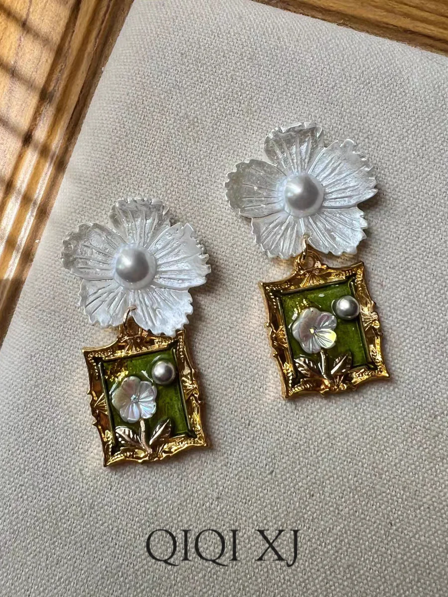 Green Baroque Imitation Pearl Earrings Vintage Oil Painting Frame Flower Design Middle-Aged Style Fashion Jewelry Accessories