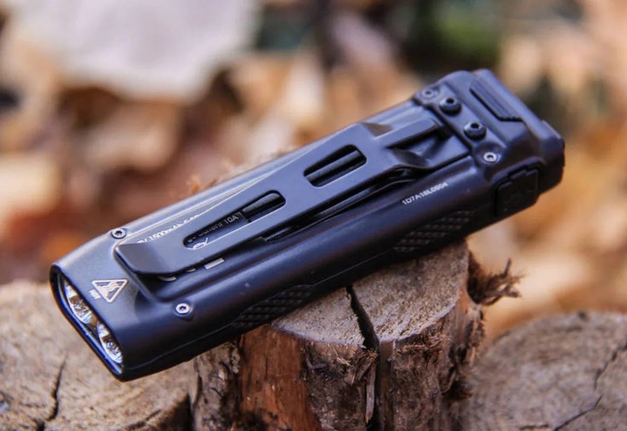 NITECORE P35i LEP Lampe de Poche 6xCREE + Laser LED 1650M 3000LM USB-C Rechargeable Torche Spot Projecteurs + Télécommande pour Camping