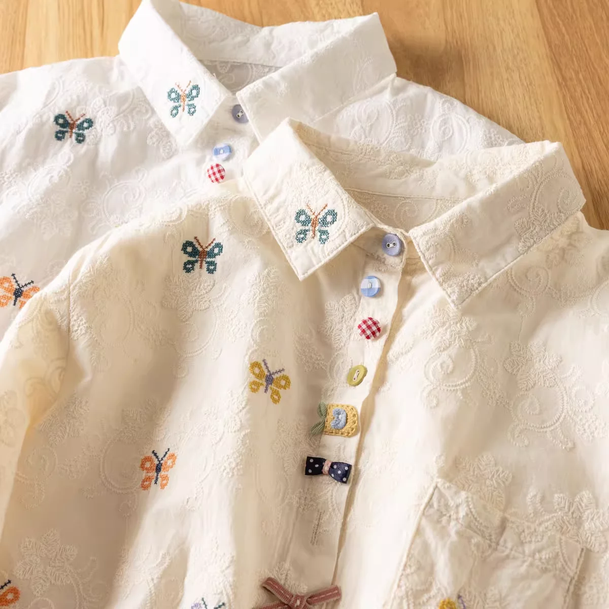 

2025 элегантная женская рубашка в богемном стиле с вышивкой бабочки, белые, бежевые рубашки, блузки с длинными рукавами для женщин, хлопковые топы ZT213