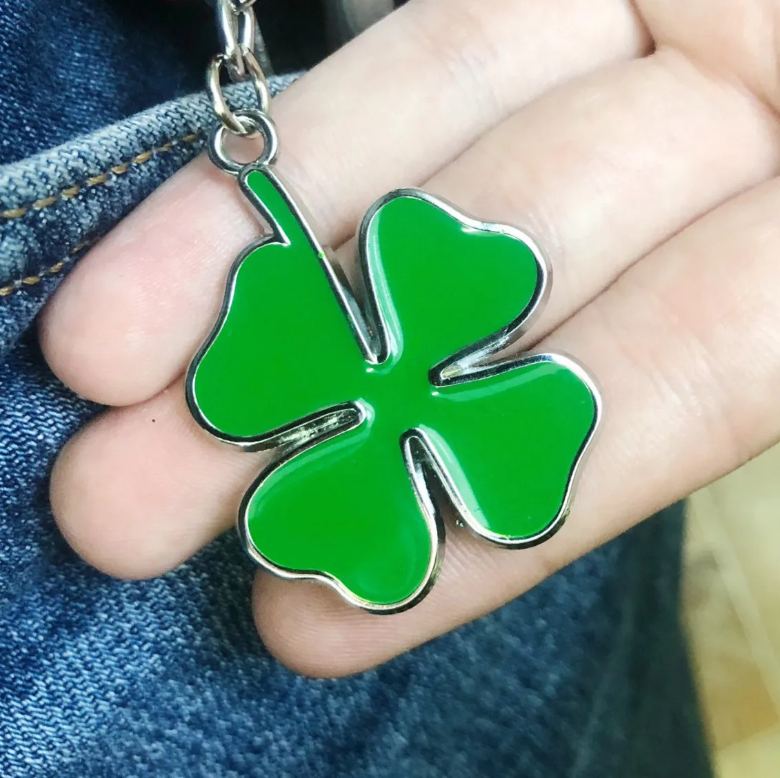 Green Four Leaf Clover Metal Car Keychain Keyring for Alfa Romeo GT Giulia Giulietta Stelvio Mito Ford Lucky Pendant Car Styling