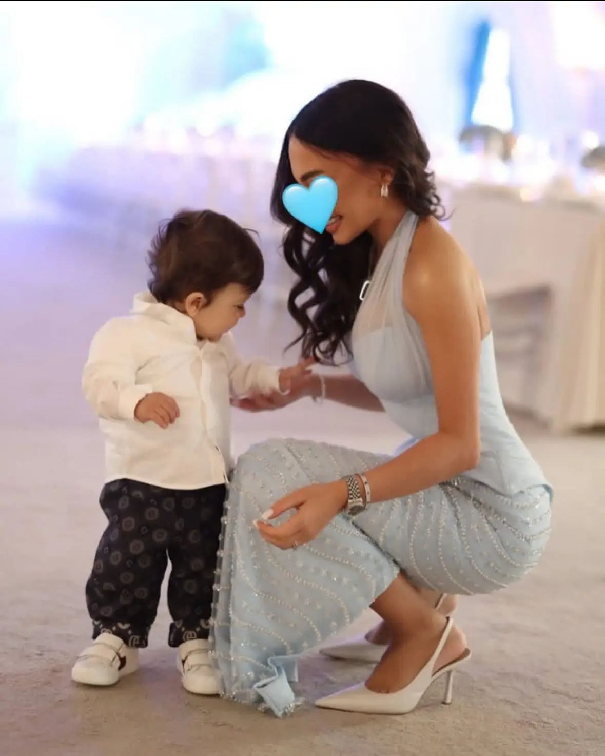 Meetlove الرسن الأزرق الشيفون الديكور كريستال فاخر عارية الذراعين خلف سبليت غمد فساتين حفلة موسيقية أنيقة للنساء حسب الطلب