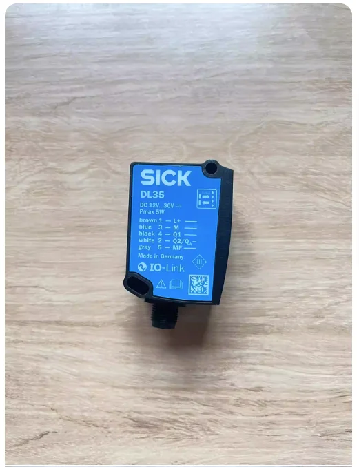 DL35-B15552 Order number: 1057657  Remote distance sensor