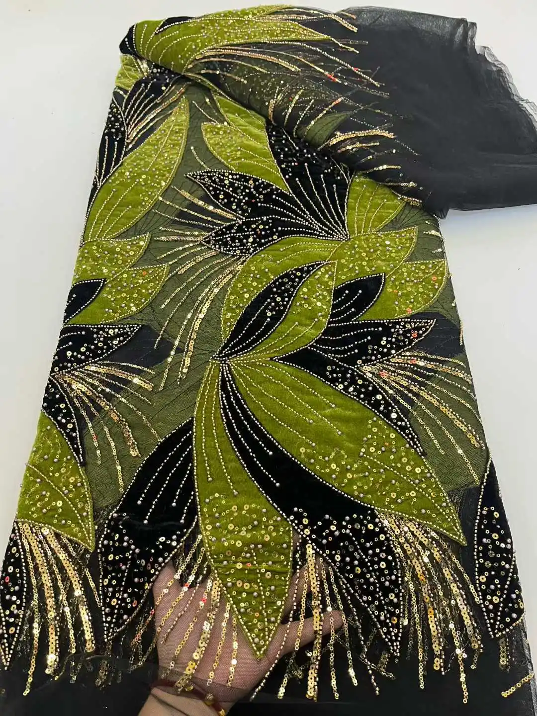 

Luxury Nigerian Handmade Beaded Lace Velvet Fabric African Tulle Sequins Beaded Embroidery French Mesh for Clothing And Fashion