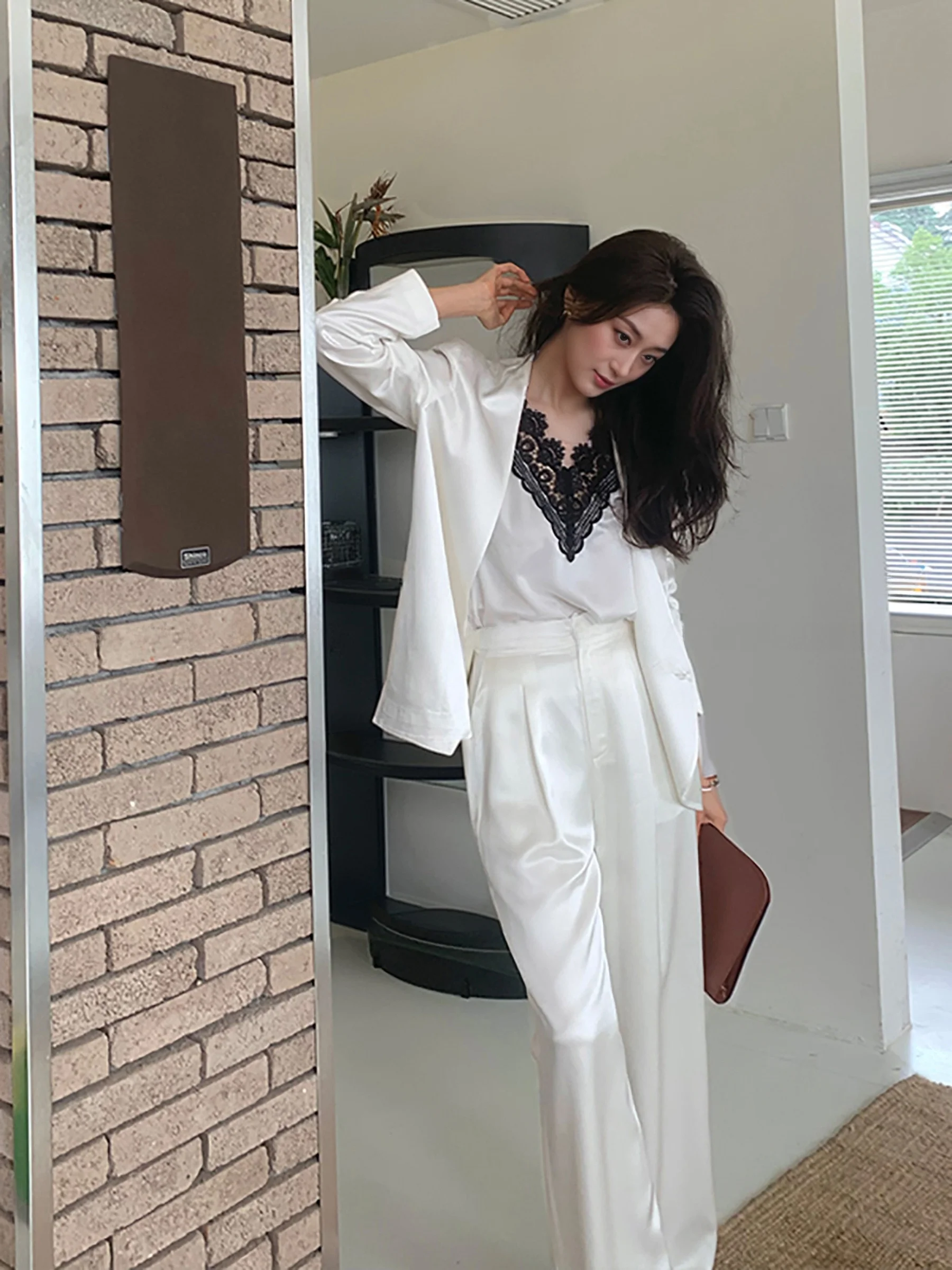 

Garbociaga Dragon Xi Er V-ne Lace Trim Silk Smooth Commute Suit Jaet And Pants Set Women's Faion Summer Outfit