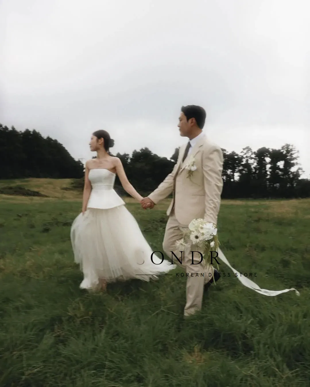 

ML Customized Strapless Satin and Tulle Korean Wedding Dresses A Line Floor-Length Bridal Party Dresses Photo Shoot Gown