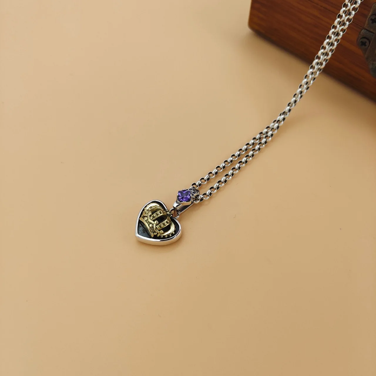 Women's niche design light luxury and simplicity all-match sterling silver fashion fashionmonger love Crown black grid pendant