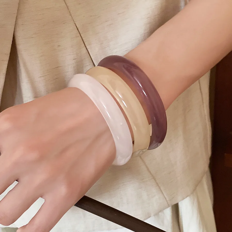 New Trends Resin Simple Bangles for Women Fashion Statement Vintage Round Geometric Bracelets Daily Jewelry Accessories Gifts W
