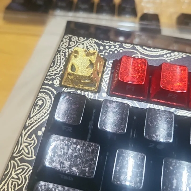 Gilt Bronze Metal Hollow Keycaps Custom Cherry Profile ESC Key Cap Cute Cartoon Anime Point MX Switch Keycap for Gamers Design