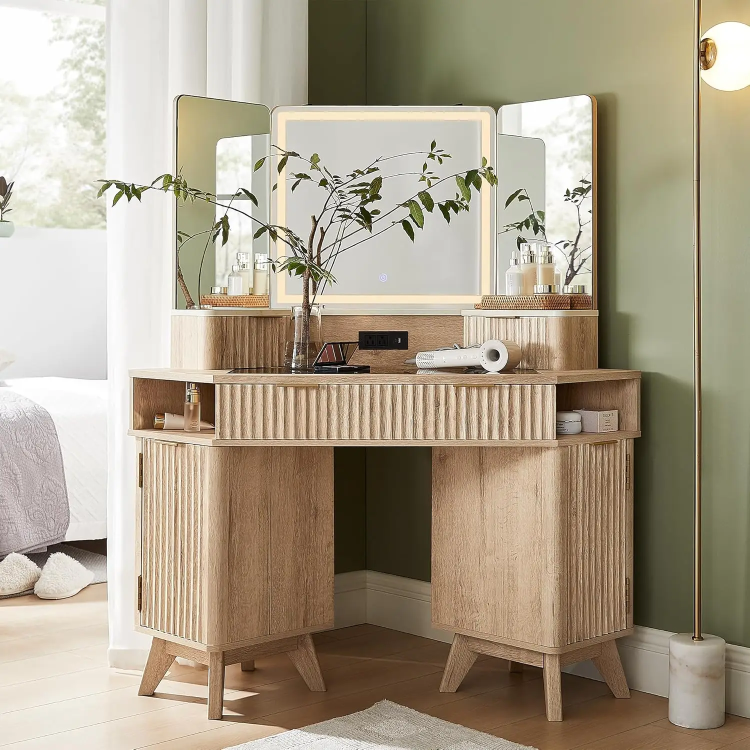 โต๊ะเครื่องแป้งแต่งหน้าร่องพร้อมกระจกและไฟ 3 ทาง, โต๊ะเครื่องแป้งเข้ามุมขนาดใหญ่ 48 นิ้วพร้อมท็อปกระจก, แท่นชาร์จ, 3 ลิ้นชัก