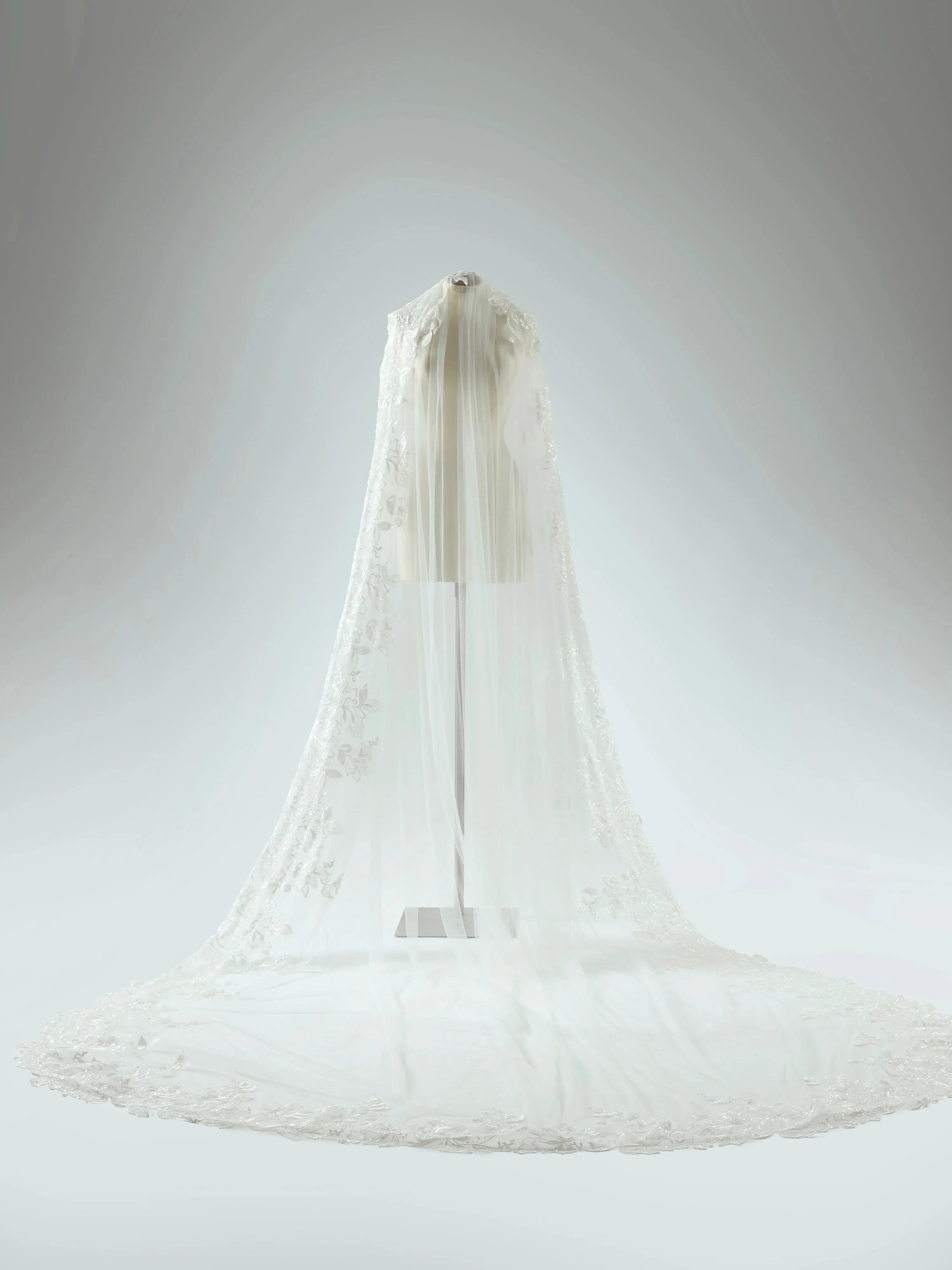 Custom New Cathedral Wedding Veil White Ivory Appliques Bridal Veils 300cm Generous Lace Edge With Comb Velos De Novia