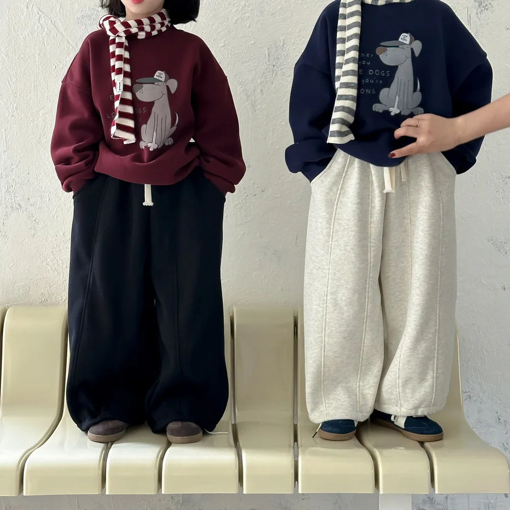 Spodnie dziecięce 2024 zimowe chłopięce i dziewczęce wersja koreańska jednokolorowe Casual Plus spodnie polarowe dziecięce pasujące luźne spodnie