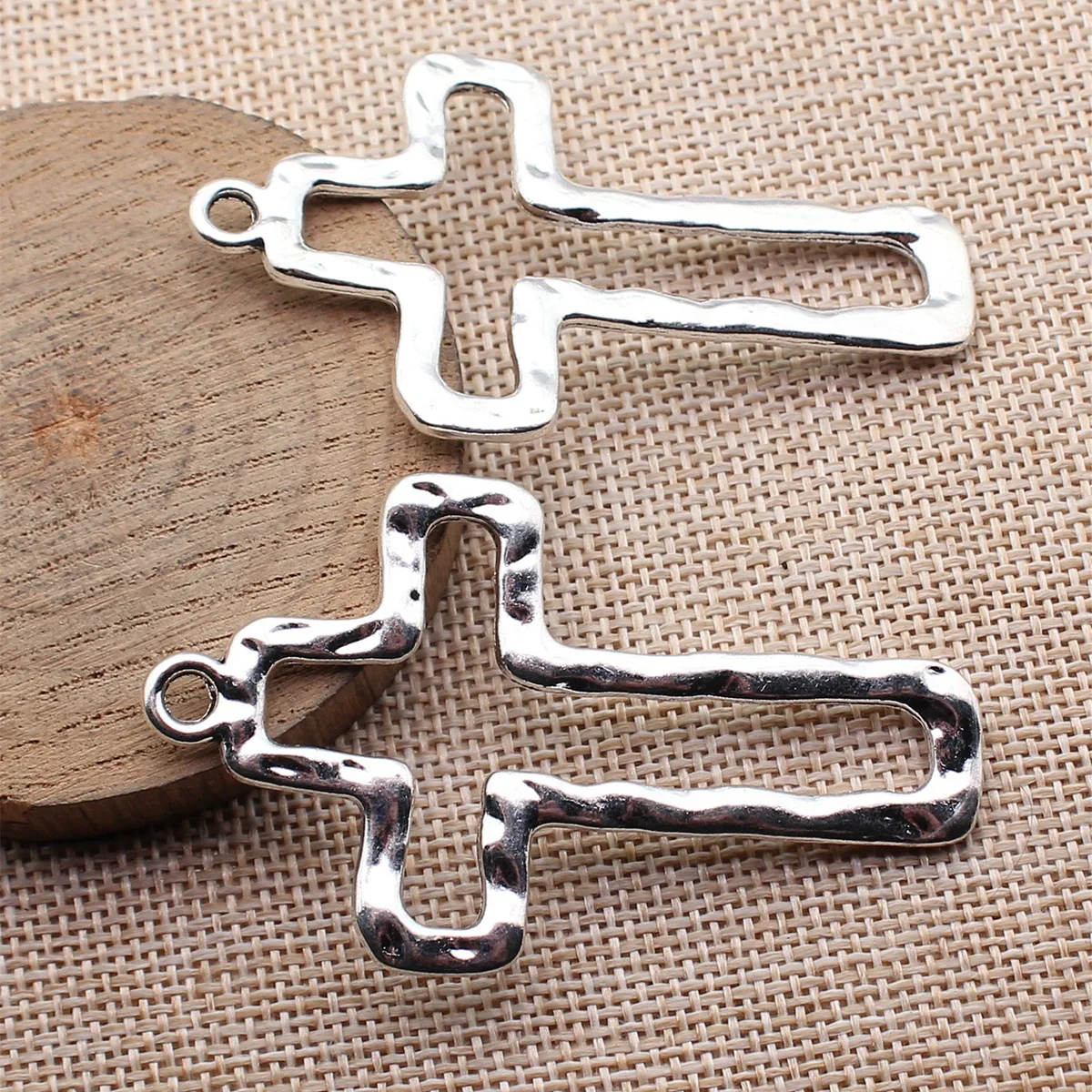 

4pcs 67x40mm(2.64x1.57inch) Antique Silver Color Hammered Openwork Cross Pendants DIY Jewelry Making Accessories