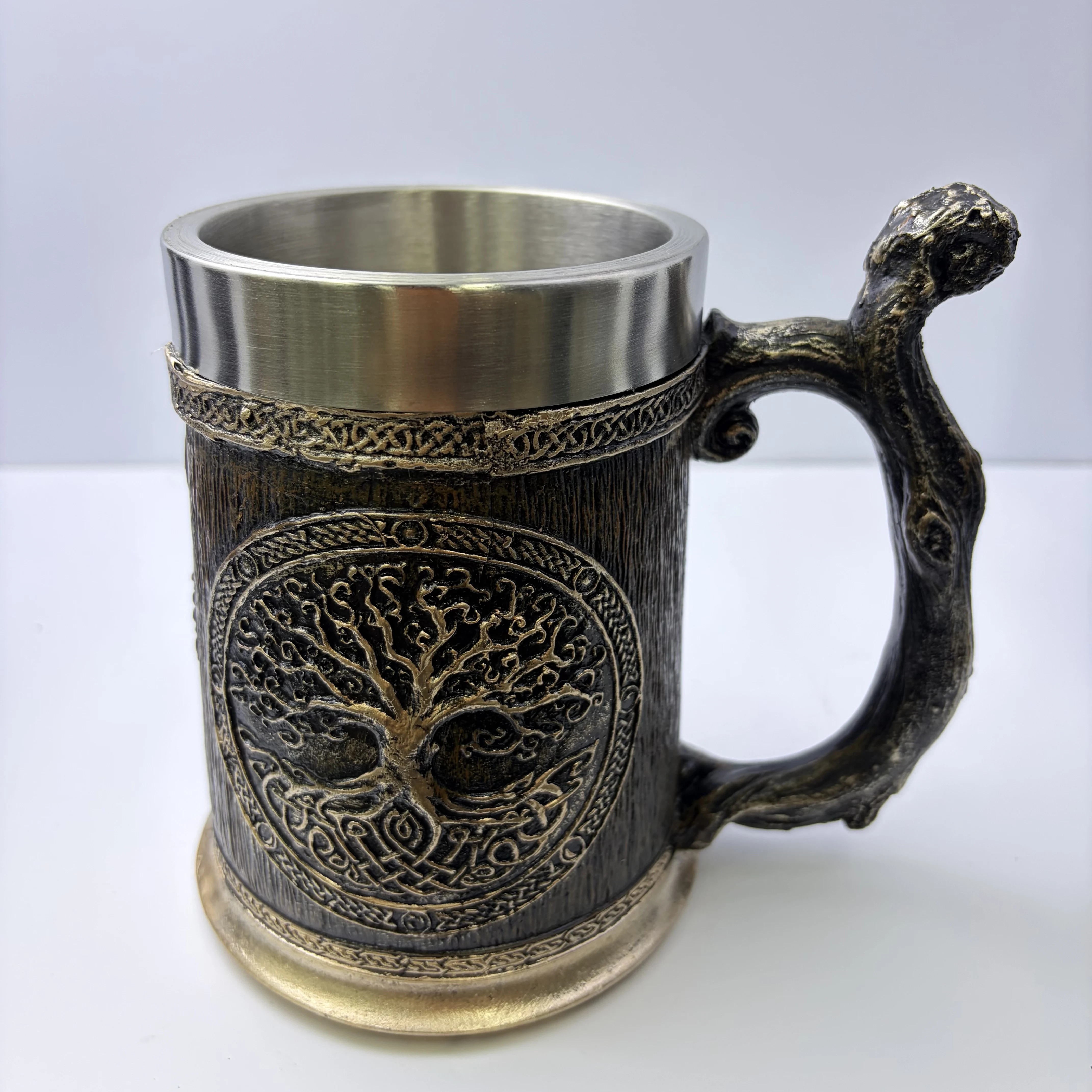 Jarra de Cerveza Nórdica con Árbol de la Vida Yggdrasil, Jarra Vikinga de 600 ml con Revestimiento de Acero Inoxidable, Jarra de Resina con Árbol de la Vida en Relieve 3D