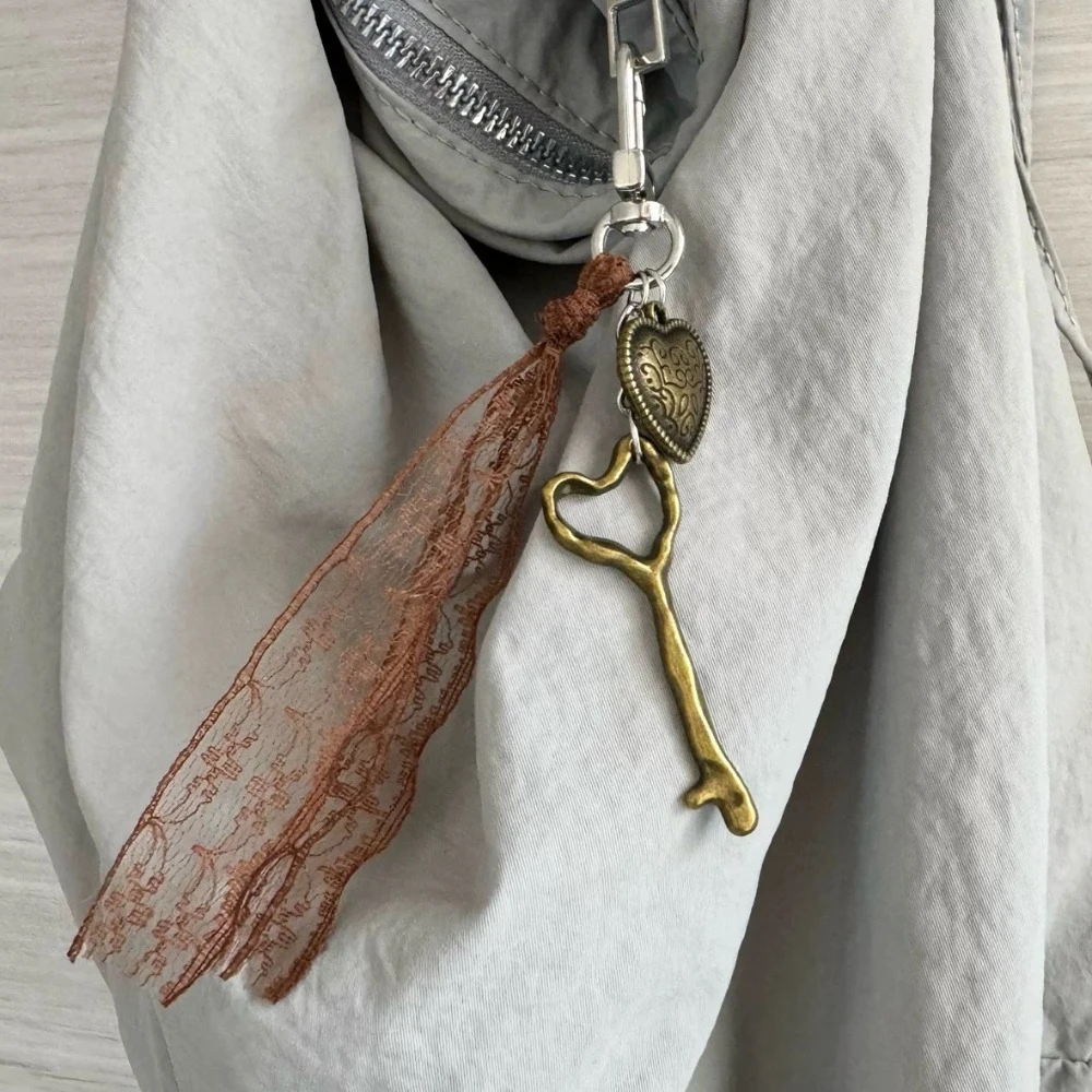 Ins نمط الدانتيل على شكل قلب نمط مفتاح الكرز سلسلة مفاتيح مرآة الرجعية Y2k لطيف تنوعا حقيبة معلقة الديكور المفاتيح