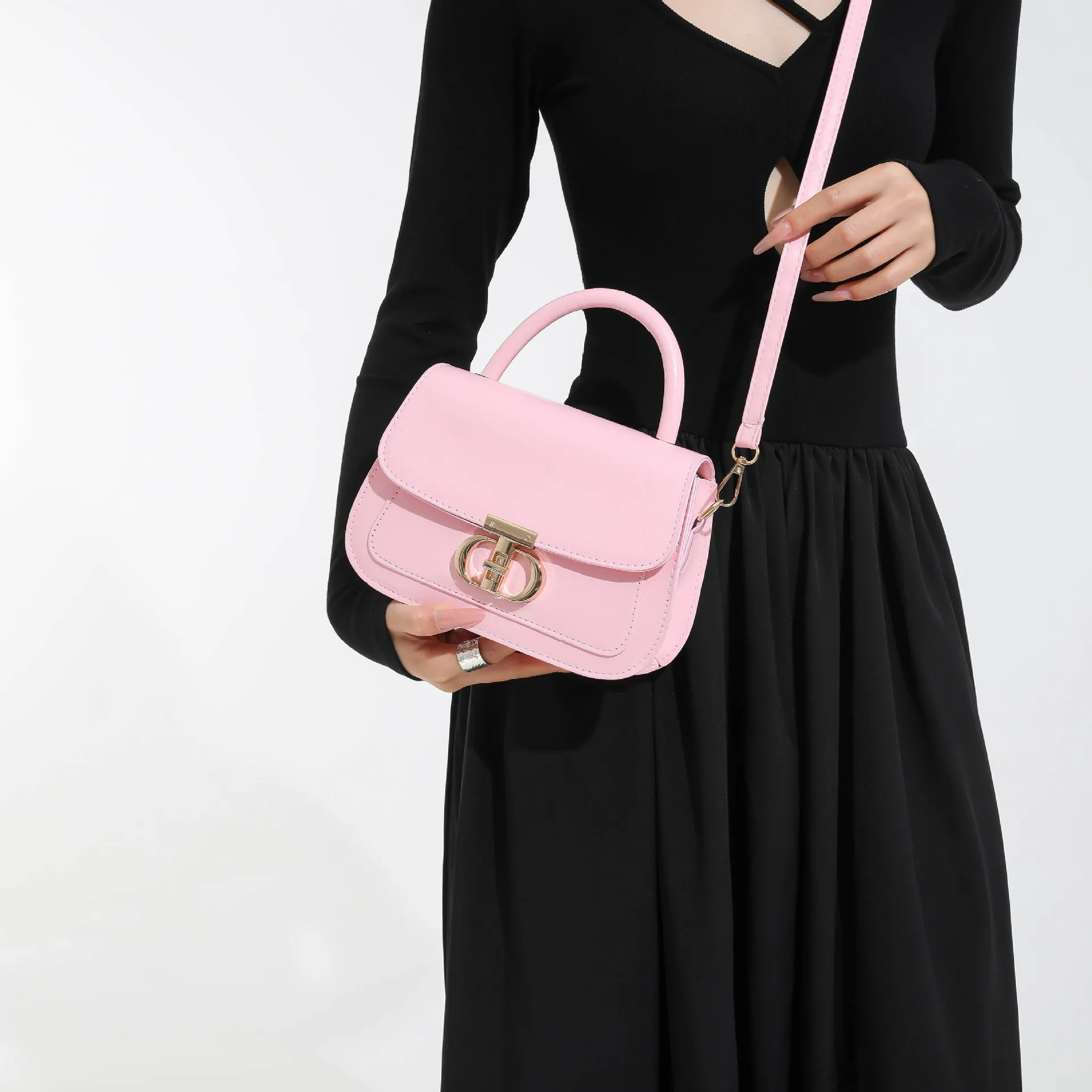 Новинка 2023 года, женская роскошная маленькая квадратная сумка через плечо с замком, вместительная сумка через плечо с регулируемым ремешком для поездок на работу и ежедневное использование