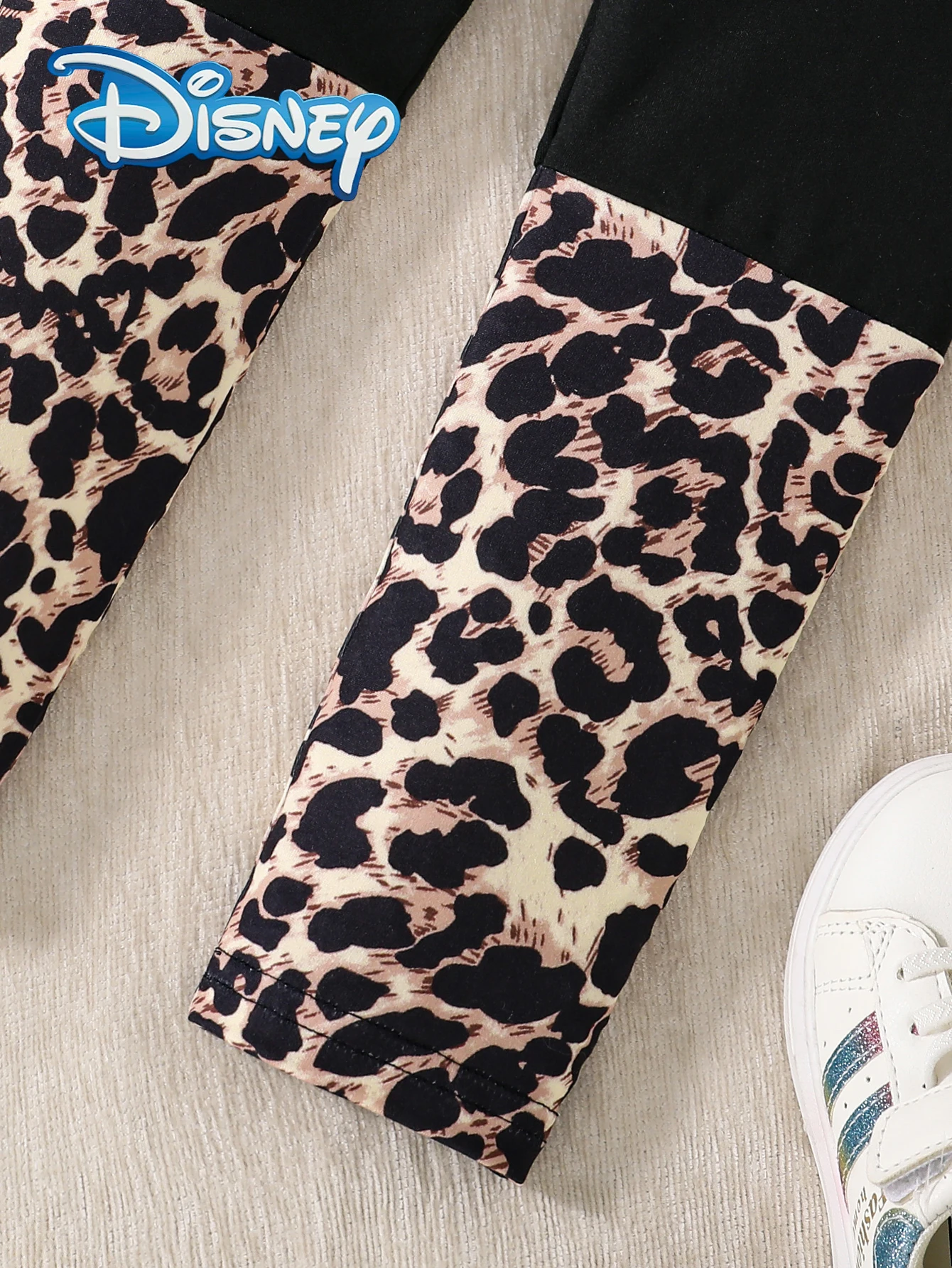 مجموعة ملابس ميكي ماوس مرخصة رسميًا للخريف والشتاء كاجوال بأكمام طويلة وسراويل طويلة، طباعة الفهد للأطفال كارتون ميني ماوس، ملابس أطفال عصرية ومتعددة الاستخدامات، كهدية للعطلات