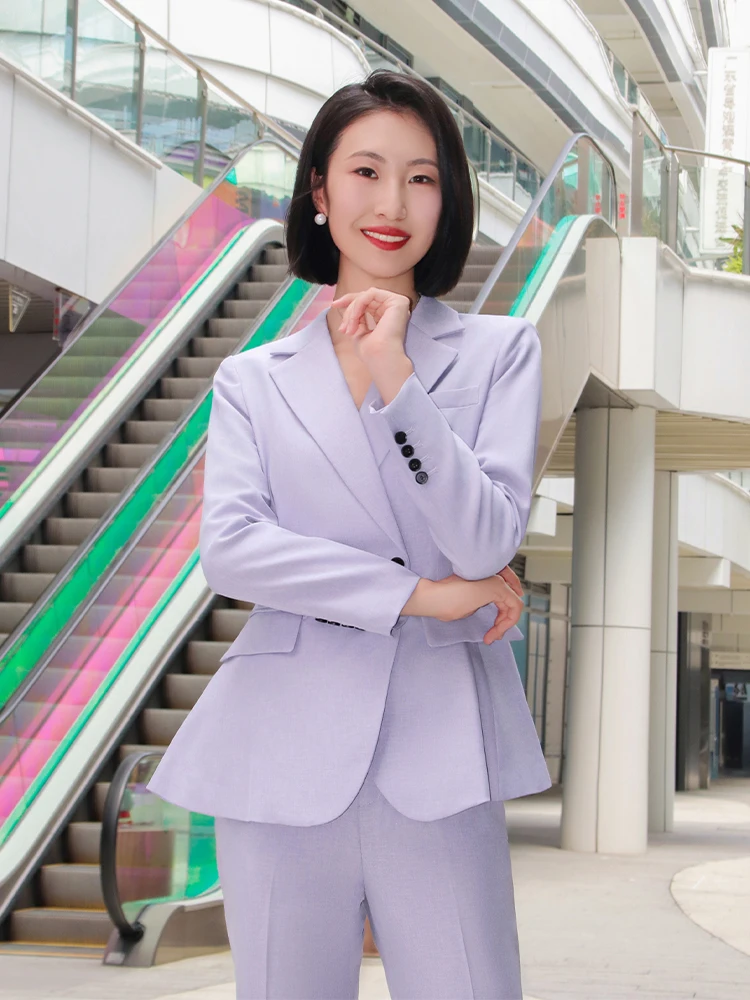 

Элегантный фиолетовый деловой костюм-двойка для женщин: модный комплект для профессиональных выступлений и деловых встреч